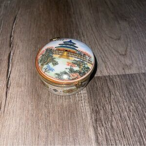 Vintage Small Round Chinese Porcelain Trinket Box Temple Of Heaven In Beijing